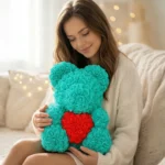 Medved z ruzi tyrkysovy s cervenym srdcom – UART