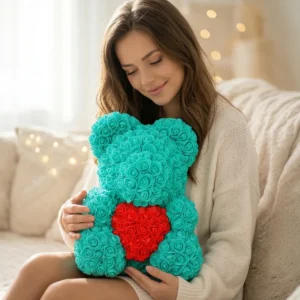 Medveď z ruží tyrkysový s červeným srdcom – 40cm