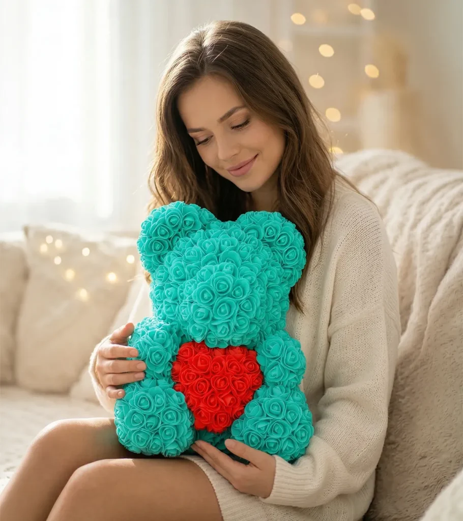 Medveď z ruží tyrkysový s červeným srdcom – 40cm