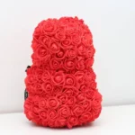 Červený macko z penových ruží 25 cm – detail ručnej výroby