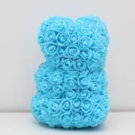 Modrý medveď z ruží – detail svetlomodrých ružičiek z foamiranu