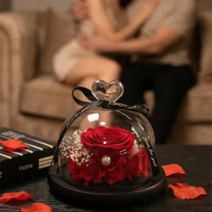 Premium večná červená ruža v sklenenej kupole so srdiečkom