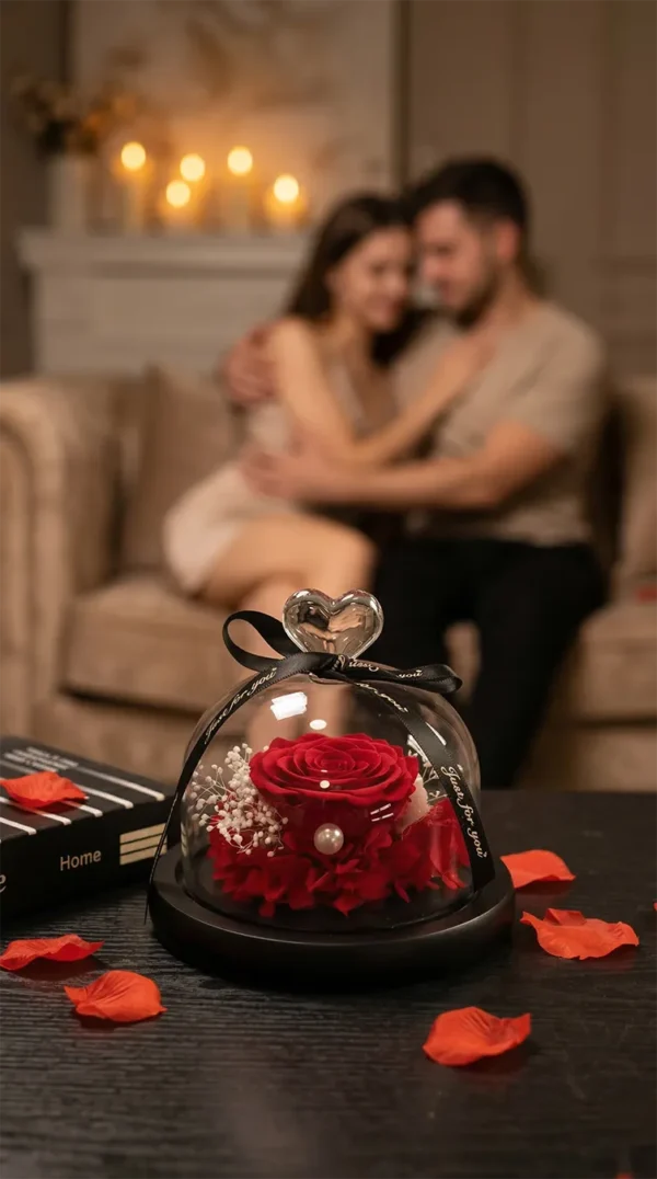 Premium večná ružová ruža v sklenenej kupole so srdiečkom