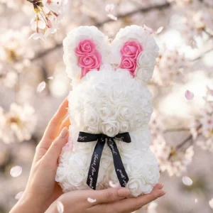 Biely zajačik z ruží s ružovými uškami – 25 cm