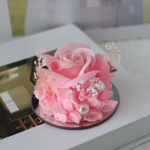 Večná ruža v sklenenom anjelikovi – ružová