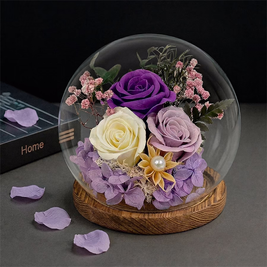Večné ruže v sklenenej guli – levanduľová