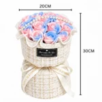Rozmery kytice umelých ruží: šírka 20 cm, výška 30 cm